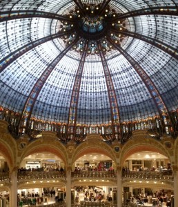 Aux Galeries Lafayette à Paris, une vue extraordinaire depuis le petit salon Starbucks installé à l'étage.