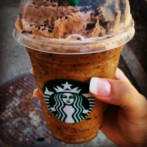 Un Frappuccino moka chocolat chez Starbucks aux terrasses du port, ça vous tente ?